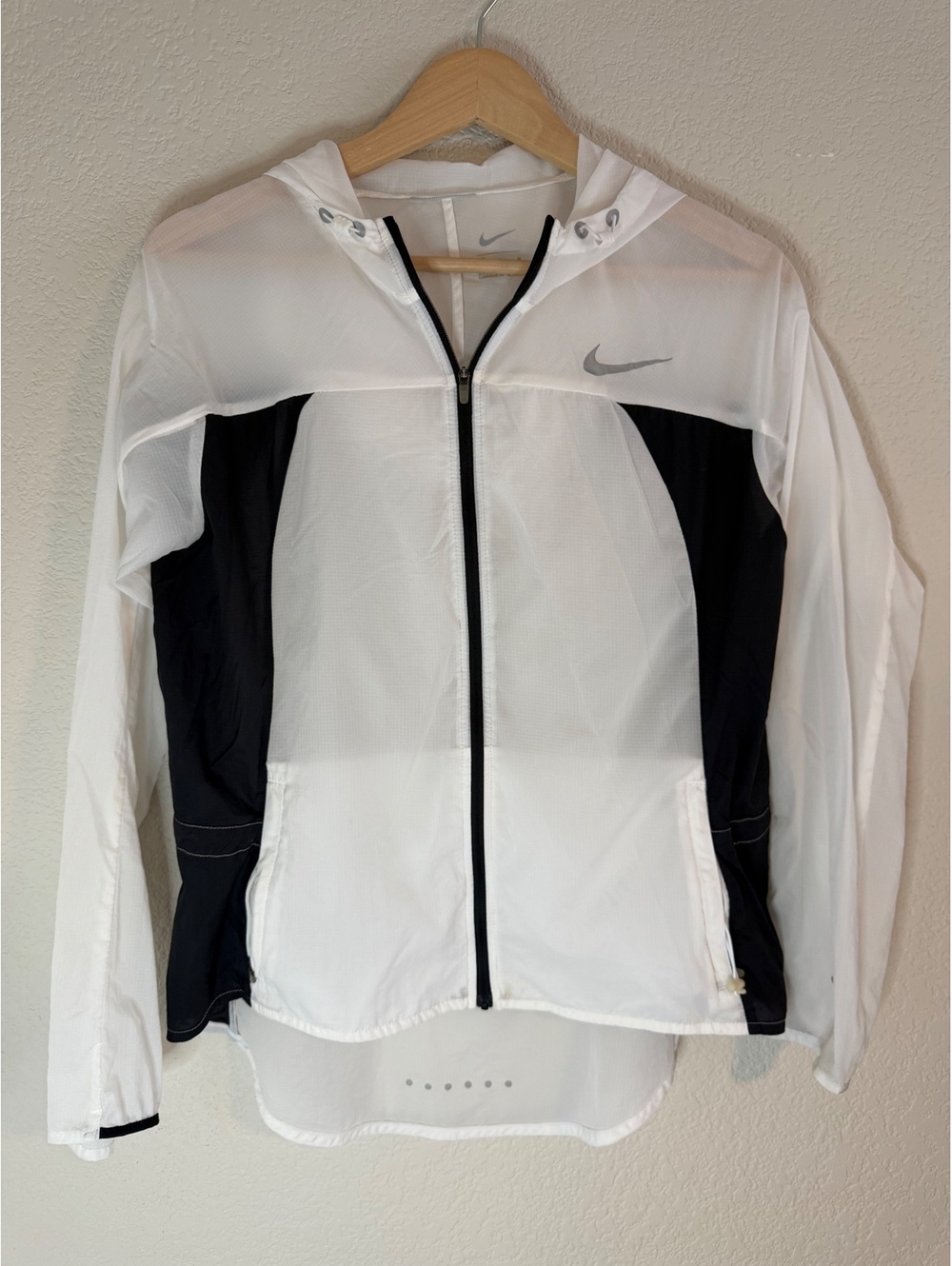 Nike Running Womens Lightweight Hooded Windbreaker White Black Size M